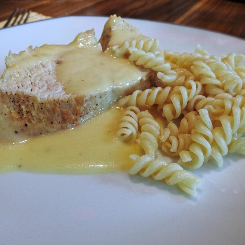 Kuřecí přírodní plátek s žampionovou omáčkou (150 g)